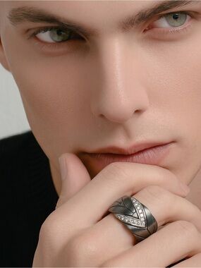 JOHN HARDY Men’s Diamond Ring, Black Rhodium over S925. Chain Link Collection.